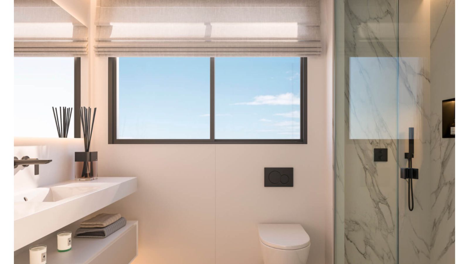 Modernt badrum med stilren design och marmordetaljer i Higueron